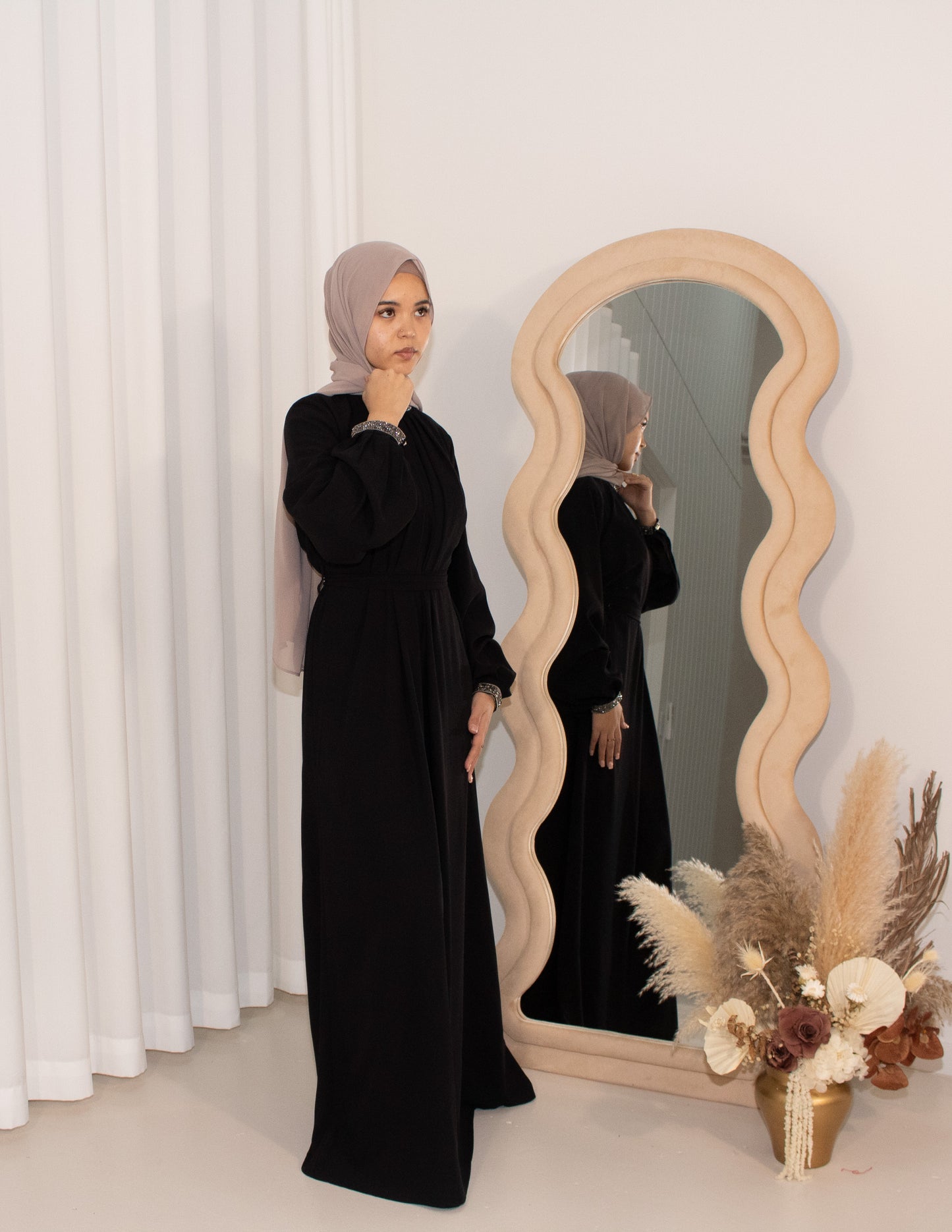 LIRA - Black