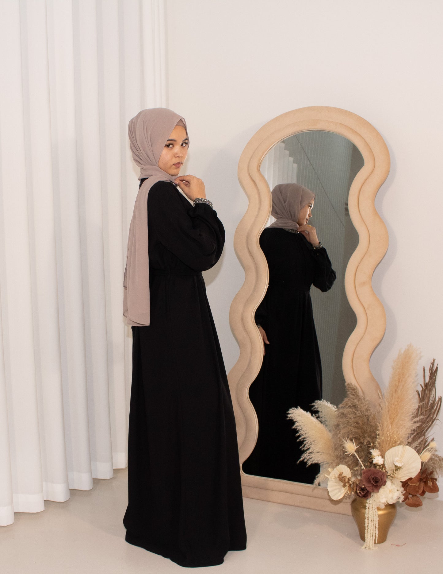 LIRA - Black