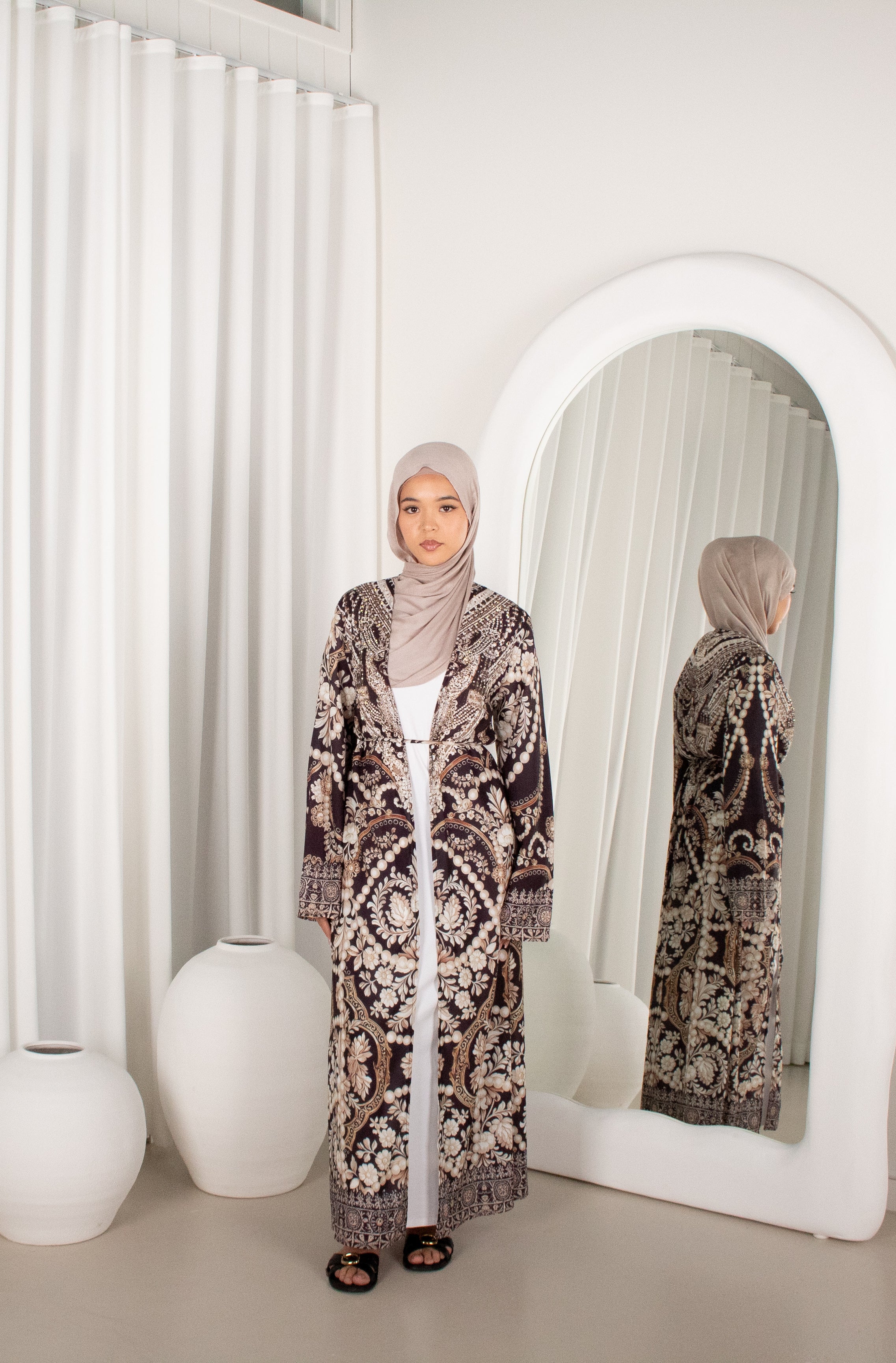 TILA CAPE - BLACK – Hadara Boutique