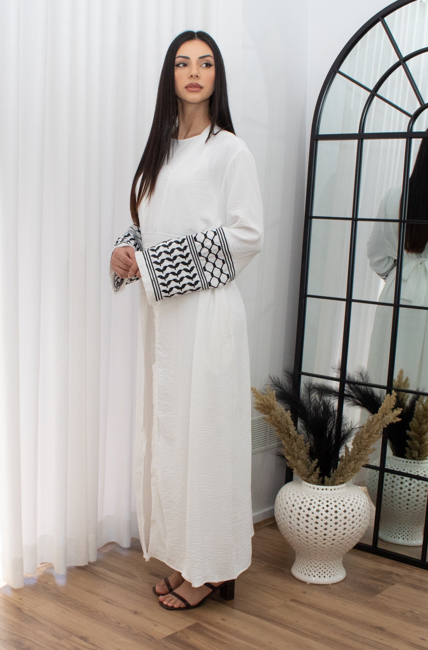 Keffiyeh Abaya - White