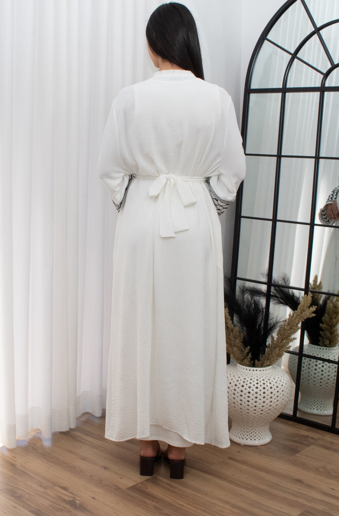 Keffiyeh Abaya - White